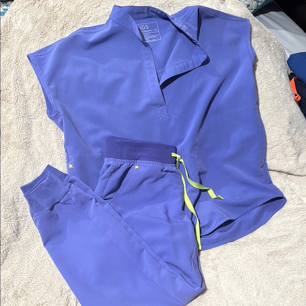 FIGS Blueberry Women’s scrub set